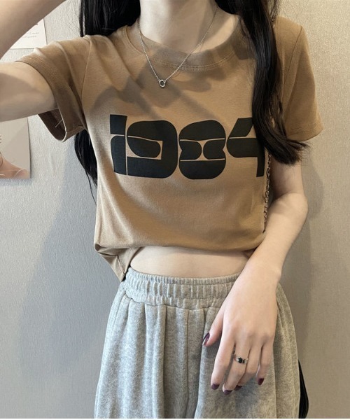 B'day(ビーデイ)の「【 B'day / ビーデー 】クロップド プリントTシャツ(Tシャツ/カットソー・レディース・ブラック/ベージュ/ホワイト・MEDIUM/LARGE/X-LARGE)」の3枚目の写真
