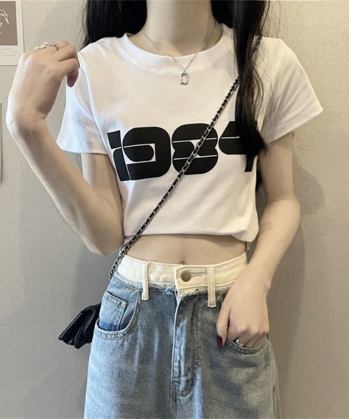 B'day(ビーデイ)の「【 B'day / ビーデー 】クロップド プリントTシャツ(Tシャツ/カットソー・レディース・ブラック/ベージュ/ホワイト・MEDIUM/LARGE/X-LARGE)」の2枚目の写真