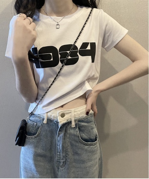 B'day(ビーデイ)の「【 B'day / ビーデー 】クロップド プリントTシャツ(Tシャツ/カットソー・レディース・ブラック/ベージュ/ホワイト・MEDIUM/LARGE/X-LARGE)」の4枚目の写真
