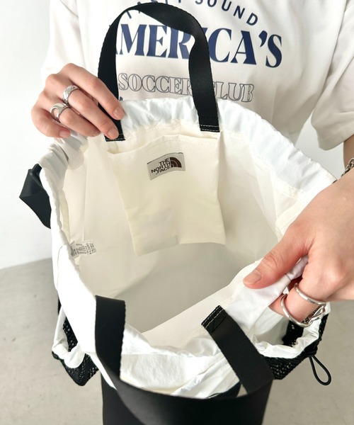 THE NORTH FACE(ザノースフェイス)の「THE NORTH FACE(ザ・ノースフェイス)/2WAY 軽量 メッシュバッグ リュック ナップサック トートバッグ/LINDEN MESH GYM SACK(バックパック/リュック・レディース・ホワイト/ピンク/ライム/グレー/ブラック・FREE)」の20枚目の写真