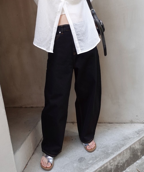 CORNERS(コーナーズ)の「コクーンデニムパンツ(デニムパンツ・レディース・ブラック/インディゴブルー・マルチサイズ)」の2枚目の写真