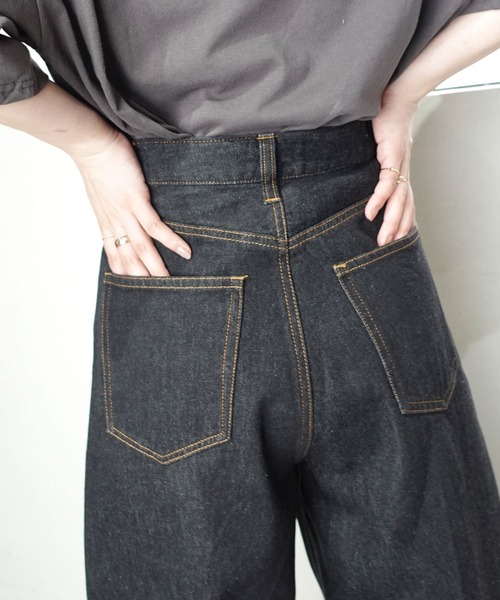 CORNERS(コーナーズ)の「コクーンデニムパンツ(デニムパンツ・レディース・ブラック/インディゴブルー・マルチサイズ)」の22枚目の写真