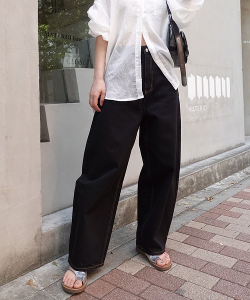 CORNERS(コーナーズ)の「コクーンデニムパンツ(デニムパンツ・レディース・ブラック/インディゴブルー・マルチサイズ)」の17枚目の写真