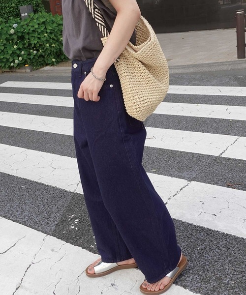 CORNERS(コーナーズ)の「コクーンデニムパンツ(デニムパンツ・レディース・ブラック/インディゴブルー・マルチサイズ)」の5枚目の写真