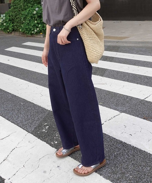 CORNERS(コーナーズ)の「コクーンデニムパンツ(デニムパンツ・レディース・ブラック/インディゴブルー・マルチサイズ)」の15枚目の写真