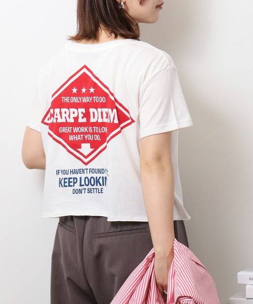 atONE(アットワン)の「ショート丈裾フリンジオーバサイズシルエットロゴプリントTシャツ(Tシャツ/カットソー・レディース・ブルー系2/グレー系6/ブラック系6/ブラック系5/ブラック系4/ブラック系3/ホワイト系6/ホワイト系5/ホワイト系4/ホワイト系3/ホワイト系2/ブルー系その他4/グリーン系その他5/ブラック系その他2/ブラック系その他/クリーム/パープル系3/ホワイト系1・M/L)」の6枚目の写真