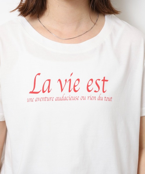 atONE(アットワン)の「ショート丈裾フリンジオーバサイズシルエットロゴプリントTシャツ(Tシャツ/カットソー・レディース・ブルー系2/グレー系6/ブラック系6/ブラック系5/ブラック系4/ブラック系3/ホワイト系6/ホワイト系5/ホワイト系4/ホワイト系3/ホワイト系2/ブルー系その他4/グリーン系その他5/ブラック系その他2/ブラック系その他/クリーム/パープル系3/ホワイト系1・M/L)」の20枚目の写真