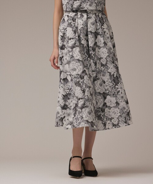 GRACE CONTINENTAL(グレースコンチネンタル)の「アンティークフラワータックスカート(スカート・レディース・レッド/ブラック・36/38)」の1枚目の写真