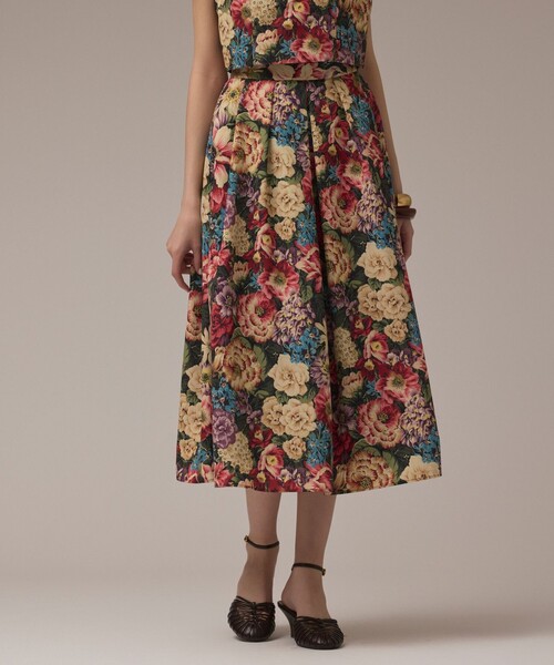 GRACE CONTINENTAL(グレースコンチネンタル)の「アンティークフラワータックスカート(スカート・レディース・レッド/ブラック・36/38)」の6枚目の写真