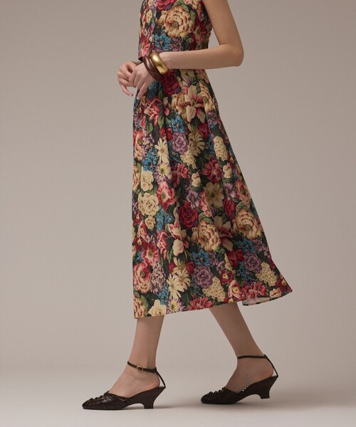 GRACE CONTINENTAL(グレースコンチネンタル)の「アンティークフラワータックスカート(スカート・レディース・レッド/ブラック・36/38)」の7枚目の写真