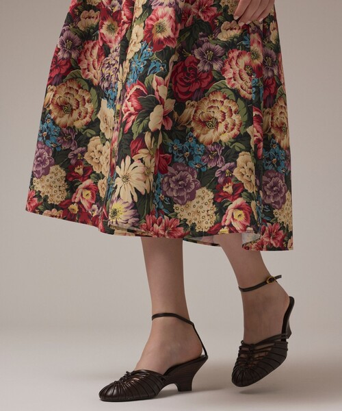 GRACE CONTINENTAL(グレースコンチネンタル)の「アンティークフラワータックスカート(スカート・レディース・レッド/ブラック・36/38)」の10枚目の写真