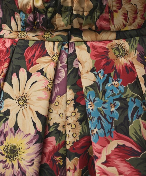 GRACE CONTINENTAL(グレースコンチネンタル)の「アンティークフラワータックスカート(スカート・レディース・レッド/ブラック・36/38)」の12枚目の写真