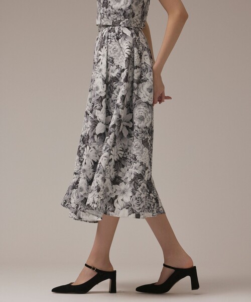 GRACE CONTINENTAL(グレースコンチネンタル)の「アンティークフラワータックスカート(スカート・レディース・レッド/ブラック・36/38)」の16枚目の写真