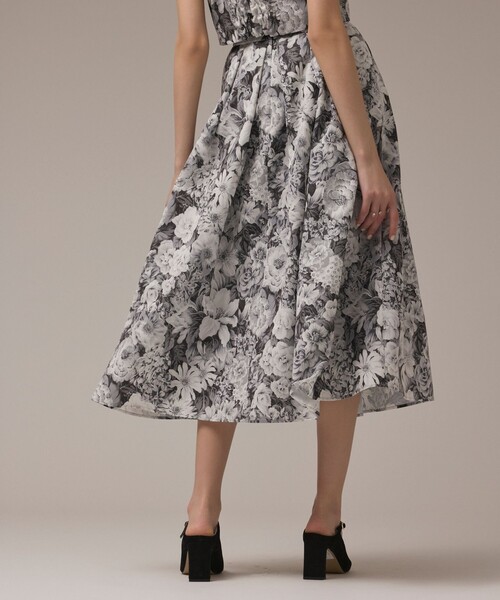 GRACE CONTINENTAL(グレースコンチネンタル)の「アンティークフラワータックスカート(スカート・レディース・レッド/ブラック・36/38)」の17枚目の写真