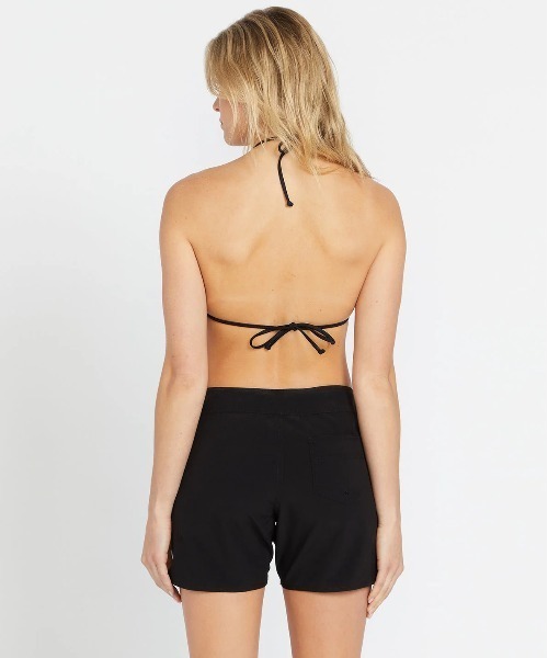 VOLCOM(ボルコム)の「【VOLCOM/ボルコム】Simply Solid Boardshorts /ロゴワンポイントUVケアストレッチボードショーツ(水着)(水着・レディース・ブラック・3/1/0)」の5枚目の写真