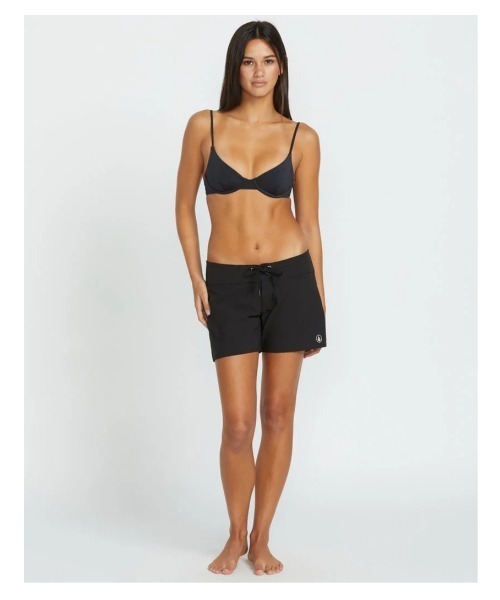 VOLCOM(ボルコム)の「【VOLCOM/ボルコム】Simply Solid Boardshorts /ロゴワンポイントUVケアストレッチボードショーツ(水着)(水着・レディース・ブラック・3/1/0)」の8枚目の写真