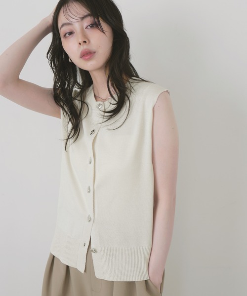 LIAN(リアン)の「ニュアンスメタルボタンニットベスト(ベスト・レディース・ブラウン/アイボリー/ブラック・FREE)」の2枚目の写真