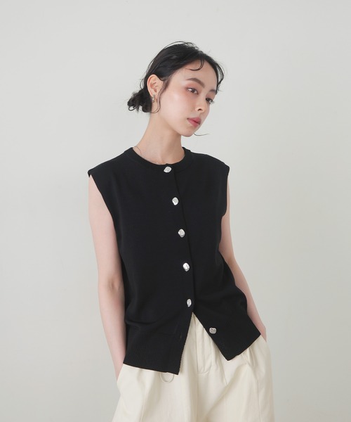 LIAN(リアン)の「ニュアンスメタルボタンニットベスト(ベスト・レディース・ブラウン/アイボリー/ブラック・FREE)」の22枚目の写真
