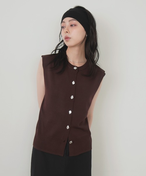 LIAN(リアン)の「ニュアンスメタルボタンニットベスト(ベスト・レディース・ブラウン/アイボリー/ブラック・FREE)」の17枚目の写真