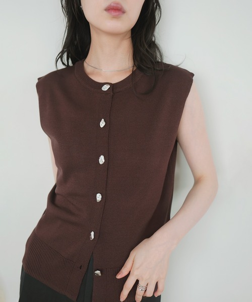 LIAN(リアン)の「ニュアンスメタルボタンニットベスト(ベスト・レディース・ブラウン/アイボリー/ブラック・FREE)」の18枚目の写真