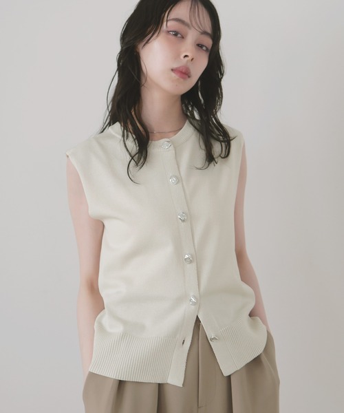 LIAN(リアン)の「ニュアンスメタルボタンニットベスト(ベスト・レディース・ブラウン/アイボリー/ブラック・FREE)」の7枚目の写真