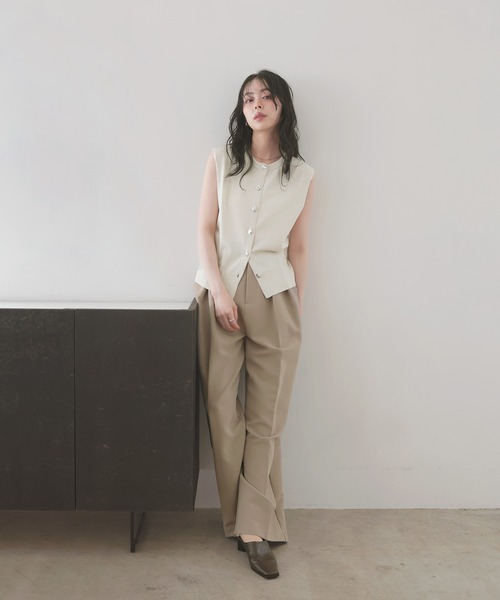 LIAN(リアン)の「ニュアンスメタルボタンニットベスト(ベスト・レディース・ブラウン/アイボリー/ブラック・FREE)」の12枚目の写真