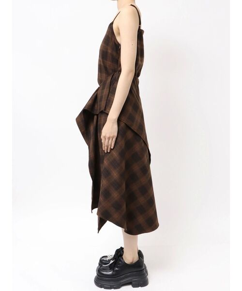 EMODA(エモダ)の「スリットフリルマキシワンピース(ワンピース・レディース・ブラック/カーキ/ブラウン・FREE)」の6枚目の写真