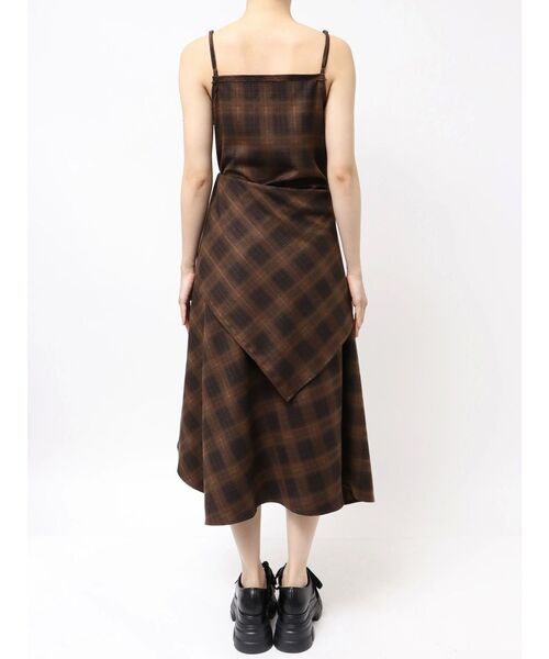 EMODA(エモダ)の「スリットフリルマキシワンピース(ワンピース・レディース・ブラック/カーキ/ブラウン・FREE)」の7枚目の写真