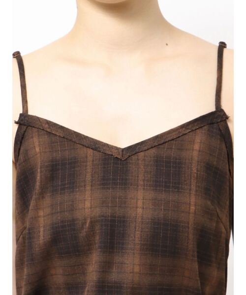 EMODA(エモダ)の「スリットフリルマキシワンピース(ワンピース・レディース・ブラック/カーキ/ブラウン・FREE)」の8枚目の写真