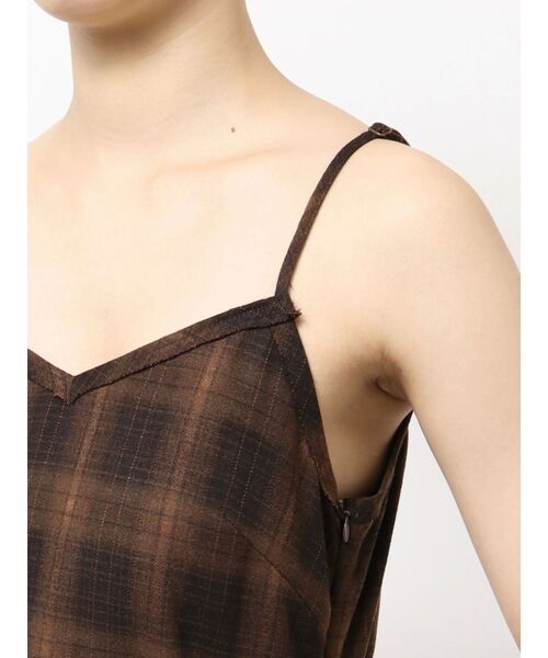 EMODA(エモダ)の「スリットフリルマキシワンピース(ワンピース・レディース・ブラック/カーキ/ブラウン・FREE)」の9枚目の写真