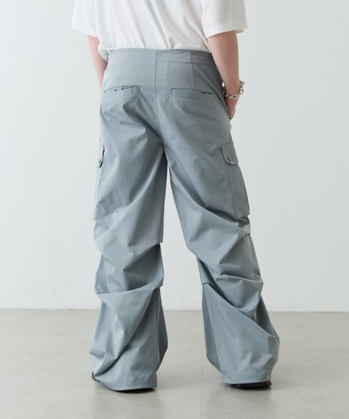 Lui's（ルイス）の「【Neucon/ニューコン】 ボリュームワイドパラシュートカーゴパンツ（カーゴパンツ・メンズ・グレー/ブラック・2/1）」の19枚目の写真