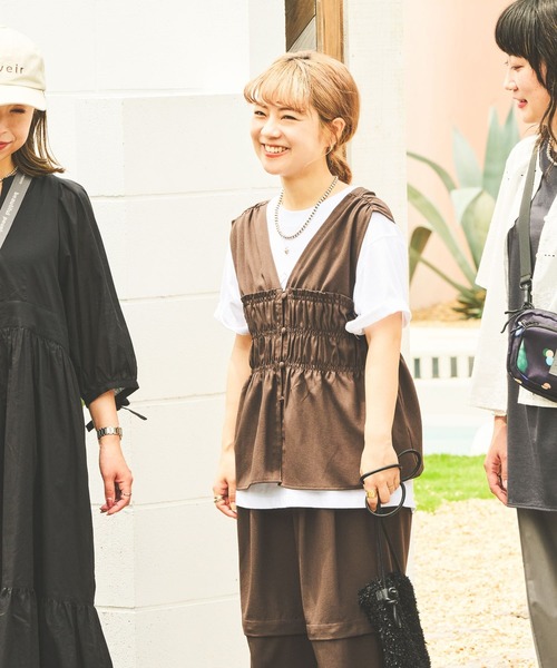 studio CLIP(スタディオクリップ)の「【イージーケア・接触冷感・UV】Wフロントシャーリングベストブラウス(シャツ/ブラウス・レディース・ブラウン/ブラック/オフホワイト・FREE)」の3枚目の写真