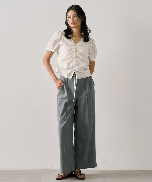 UNITED TOKYO(ユナイテッドトウキョウ)の「ギャザリングパフトップス|ウォッシャブル/撥水/UV対策/オフィスカジュアル/細見え/春服(シャツ/ブラウス・レディース・イエロー/アイボリー/ブラック・FREE)」の7枚目の写真