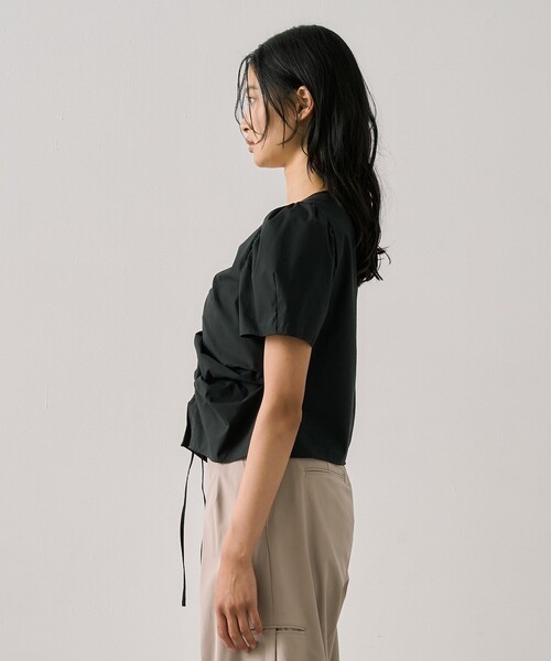 UNITED TOKYO(ユナイテッドトウキョウ)の「ギャザリングパフトップス|ウォッシャブル/撥水/UV対策/オフィスカジュアル/細見え/春服(シャツ/ブラウス・レディース・イエロー/アイボリー/ブラック・FREE)」の20枚目の写真