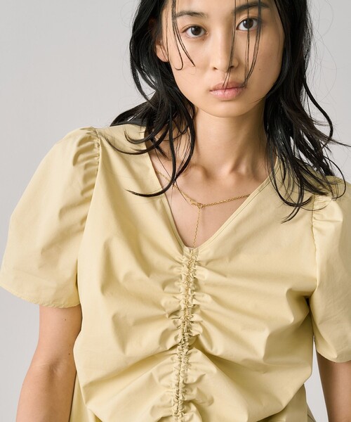 UNITED TOKYO(ユナイテッドトウキョウ)の「ギャザリングパフトップス|ウォッシャブル/撥水/UV対策/オフィスカジュアル/細見え/春服(シャツ/ブラウス・レディース・イエロー/アイボリー/ブラック・FREE)」の3枚目の写真