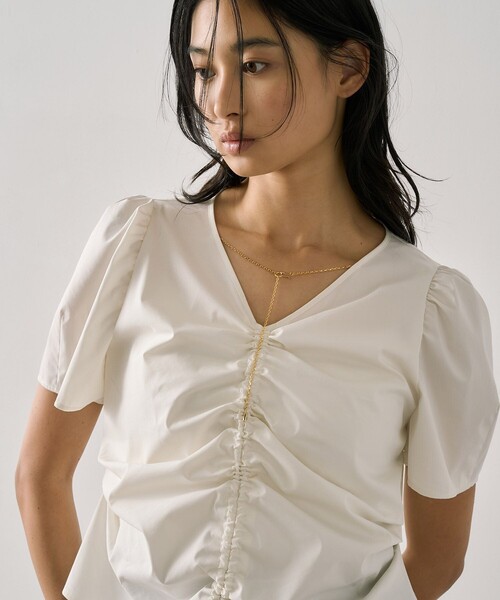 UNITED TOKYO(ユナイテッドトウキョウ)の「ギャザリングパフトップス|ウォッシャブル/撥水/UV対策/オフィスカジュアル/細見え/春服(シャツ/ブラウス・レディース・イエロー/アイボリー/ブラック・FREE)」の6枚目の写真