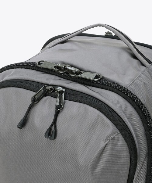 Columbia(コロンビア)の「撥水 Columbia/ペッパーロック アドバンス 40L バックパック(リュック )大容量 PC収納(15インチ対応)/コロンビア(バックパック/リュック・レディース・グレー/ブラック・ONE SIZE)」の9枚目の写真