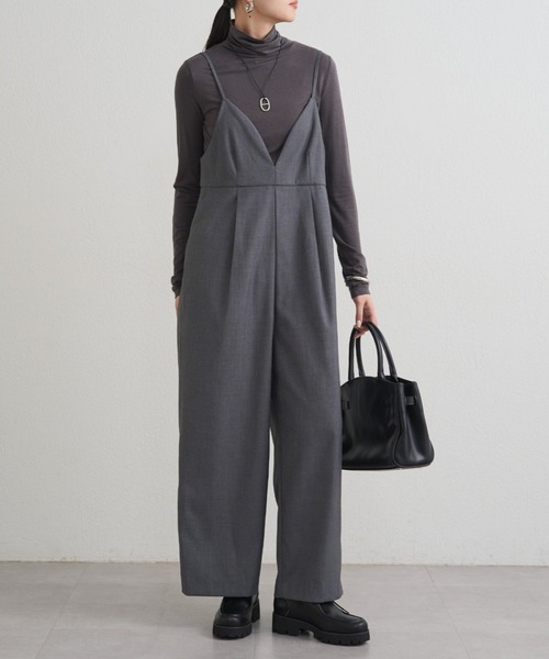 LOUNGEDRESS（ラウンジドレス）の「【＠___kuuu__コラボカラー登場！】Vキャミサロペット（サロペット/オーバーオール・レディース・グレー/ブラウン・FREE）」の2枚目の写真