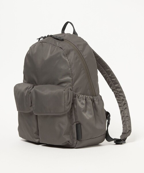green label relaxing(グリーンレーベルリラクシング)の「【WEB限定】WR ダブル フラップ バックパック リュック -撥水-(バックパック/リュック・メンズ・ダークグレー/ブラック・FREE)」の7枚目の写真