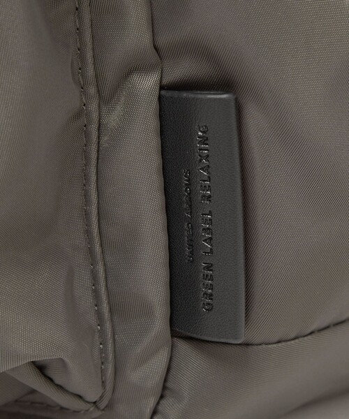 green label relaxing(グリーンレーベルリラクシング)の「【WEB限定】WR ダブル フラップ バックパック リュック -撥水-(バックパック/リュック・メンズ・ダークグレー/ブラック・FREE)」の15枚目の写真