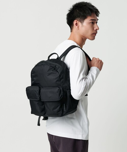 green label relaxing(グリーンレーベルリラクシング)の「【WEB限定】WR ダブル フラップ バックパック リュック -撥水-(バックパック/リュック・メンズ・ダークグレー/ブラック・FREE)」の17枚目の写真
