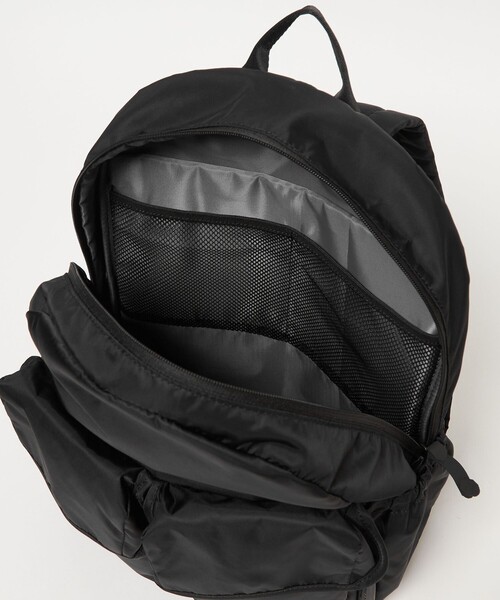 green label relaxing(グリーンレーベルリラクシング)の「【WEB限定】WR ダブル フラップ バックパック リュック -撥水-(バックパック/リュック・メンズ・ダークグレー/ブラック・FREE)」の20枚目の写真