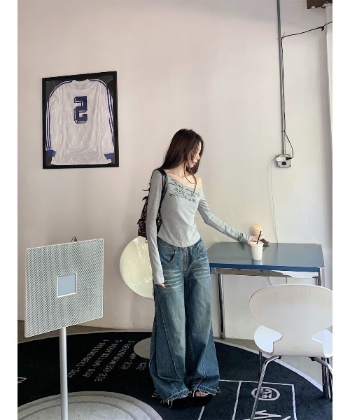 SHEENA(シーナ)の「【秋冬新作】レタリングプリントワンショルトップス(Tシャツ/カットソー・レディース・グレー・M)」の7枚目の写真