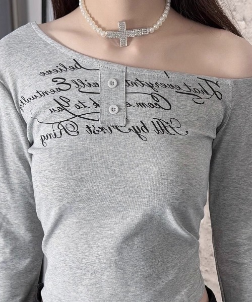 SHEENA(シーナ)の「【秋冬新作】レタリングプリントワンショルトップス(Tシャツ/カットソー・レディース・グレー・M)」の19枚目の写真