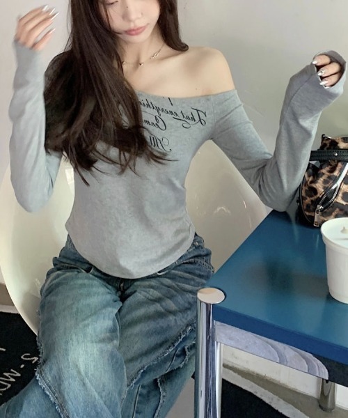 SHEENA(シーナ)の「【秋冬新作】レタリングプリントワンショルトップス(Tシャツ/カットソー・レディース・グレー・M)」の12枚目の写真