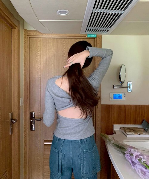 leune(ルネ)の「バッククロスカットアウトシンプルトップス/ラグランロンT(Tシャツ/カットソー・レディース・ブラック/グレー/オフホワイト・FREE)」の8枚目の写真