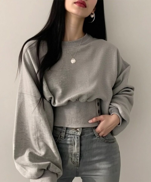 cammie(キャミー)の「ウエストサイドボタンクロップドプルオーバー(スウェット・レディース・ライトグレー/グレー・M/L)」の2枚目の写真