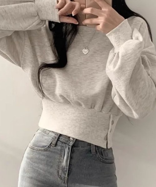 cammie(キャミー)の「ウエストサイドボタンクロップドプルオーバー(スウェット・レディース・ライトグレー/グレー・M/L)」の4枚目の写真