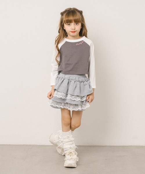 URBAN CHERRY(アーバンチェリー)の「【ふわもち軽やか素材】レースツーティアフリルショートパンツ(その他パンツ・キッズ・グレー/ブラック・150cm/140cm/130cm/120cm/110cm)」の4枚目の写真