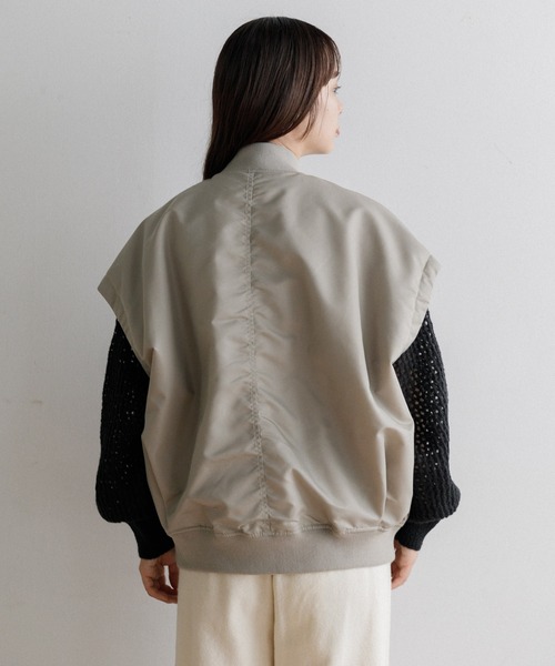 upperhights（アッパーハイツ）の「upper hights THE U-2 VEST（ベスト・レディース・グレイッシュベージュ/オフホワイト・1）」の21枚目の写真
